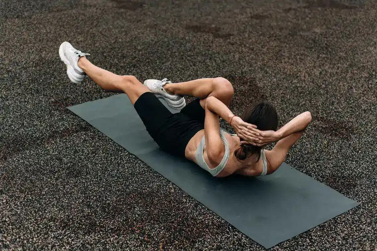 Rotina Rápida: Exercícios para Abdominais Definidos sem Ir ao Ginásio