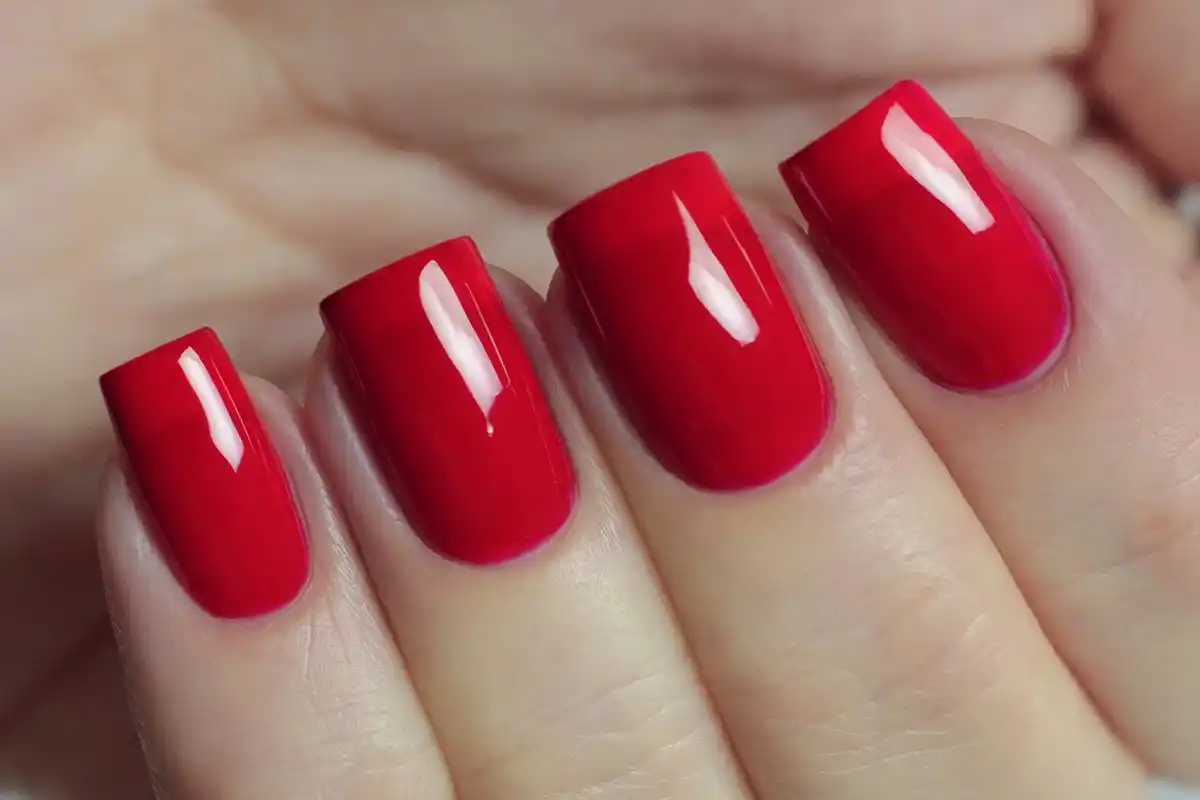 O Clássico Vermelho Saiu de Moda: 5 Designs de Unhas que Vão Ser Furor neste Outono 2025