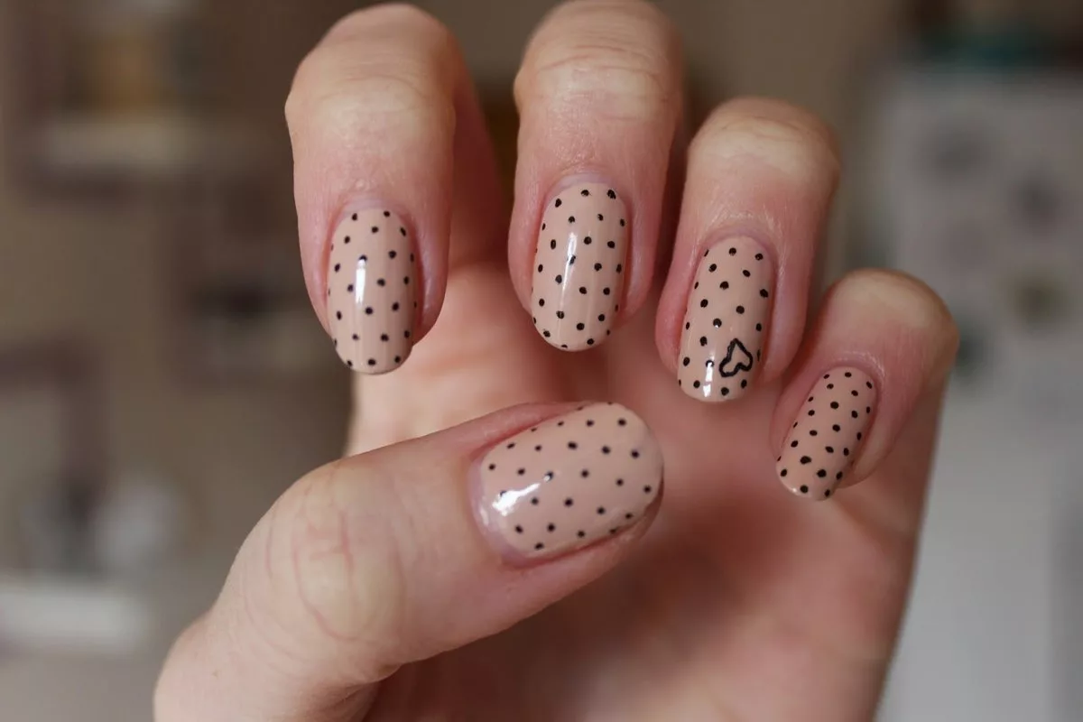 O Clássico Vermelho Saiu de Moda: 5 Designs de Unhas que Vão Ser Furor neste Outono 2025