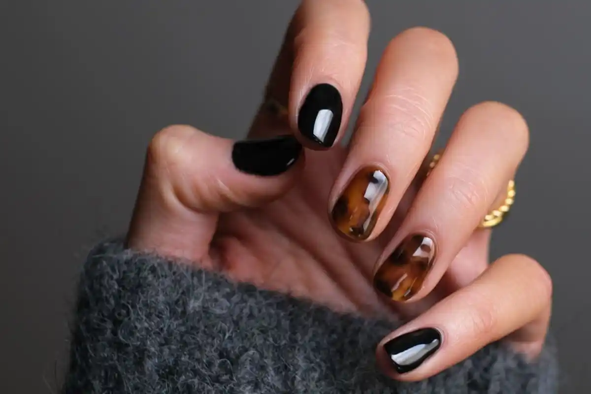 O Clássico Vermelho Saiu de Moda: 5 Designs de Unhas que Vão Ser Furor neste Outono 2025