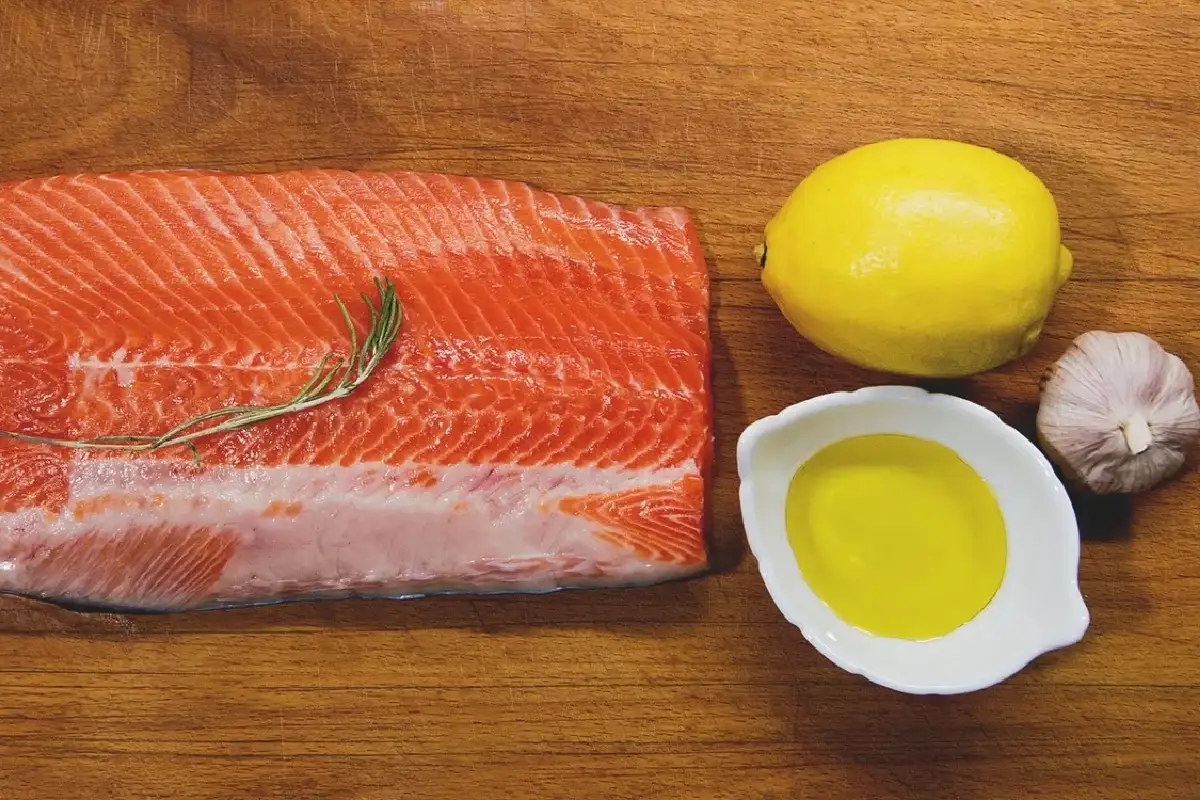 Salmão Assado com Limão e Alecrim: Uma Receita Simples e Saborosa