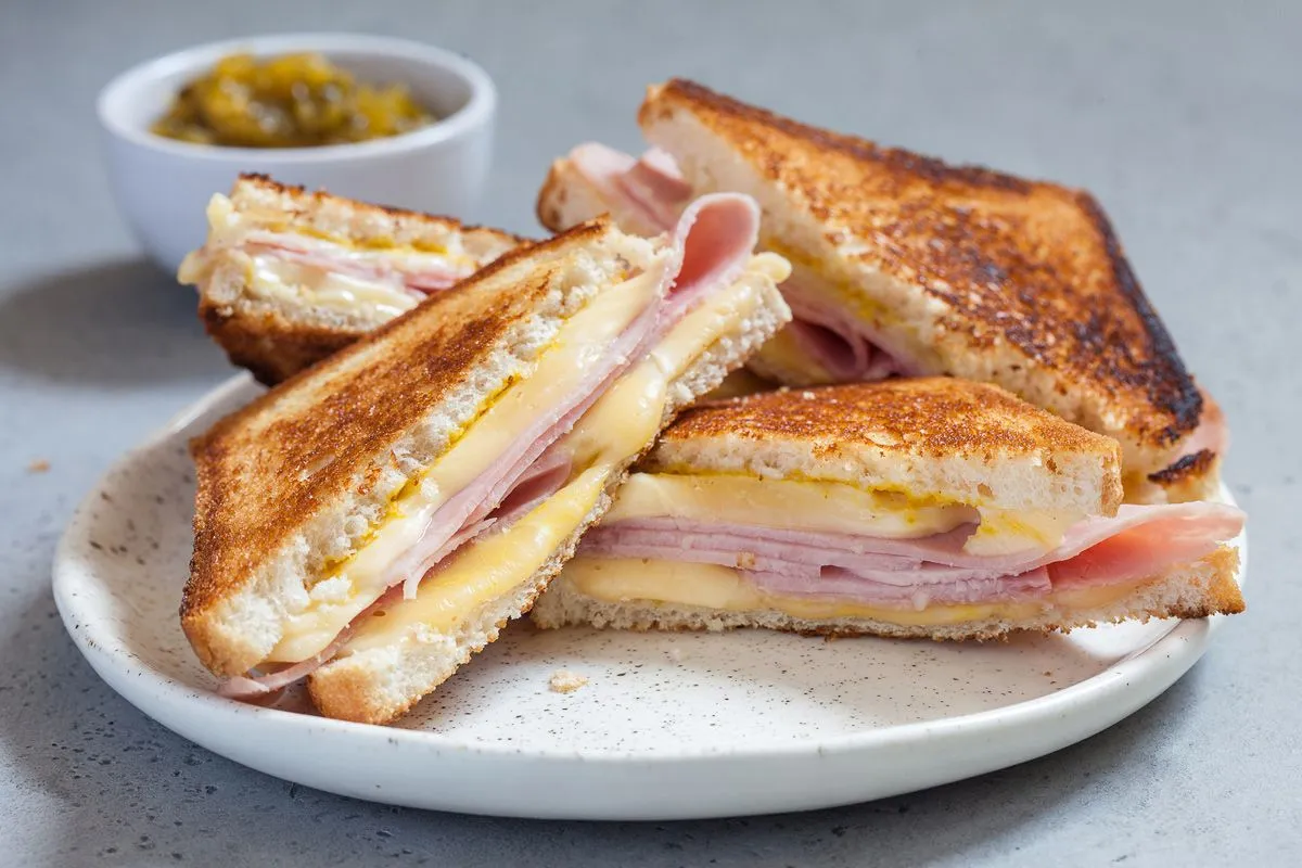 O Segredo para um Sanduíche de Fiambre e Queijo Mais Cremoso: Nem Manteiga Nem Maionese
