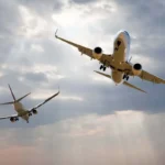Pilotos Revelam o Segredo das Saudações Aéreas: Como os Aviões “Piscam” uns para os Outros