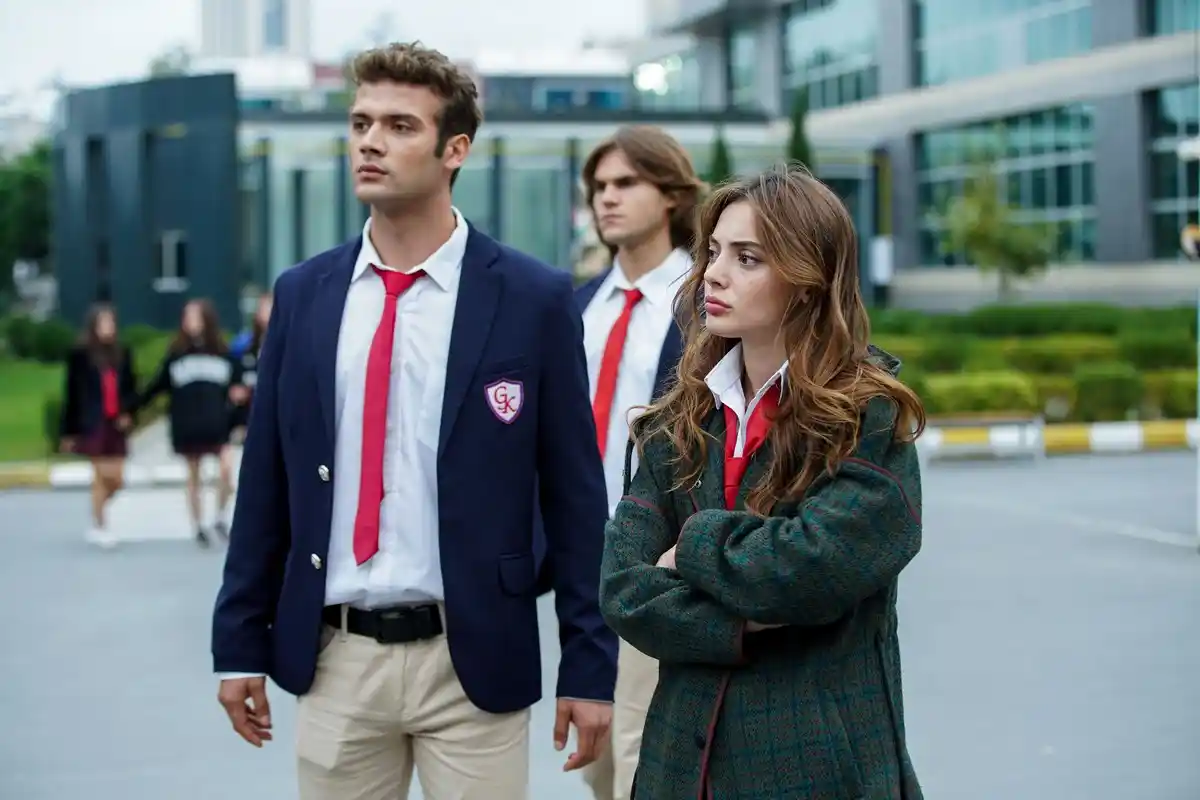 "Ouve-me": A "Elite" Turca sobre Bullying e Investigação numa Escola de Crueldade Extrema