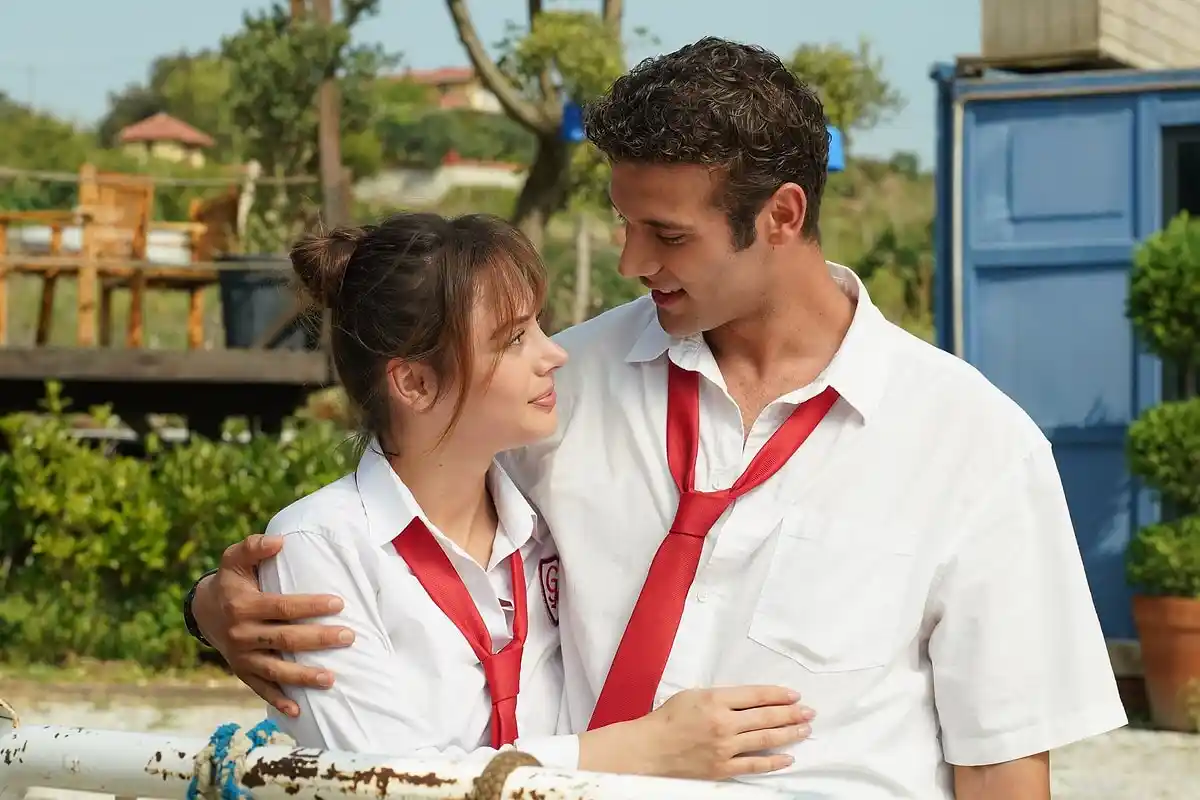 "Ouve-me": A "Elite" Turca sobre Bullying e Investigação numa Escola de Crueldade Extrema