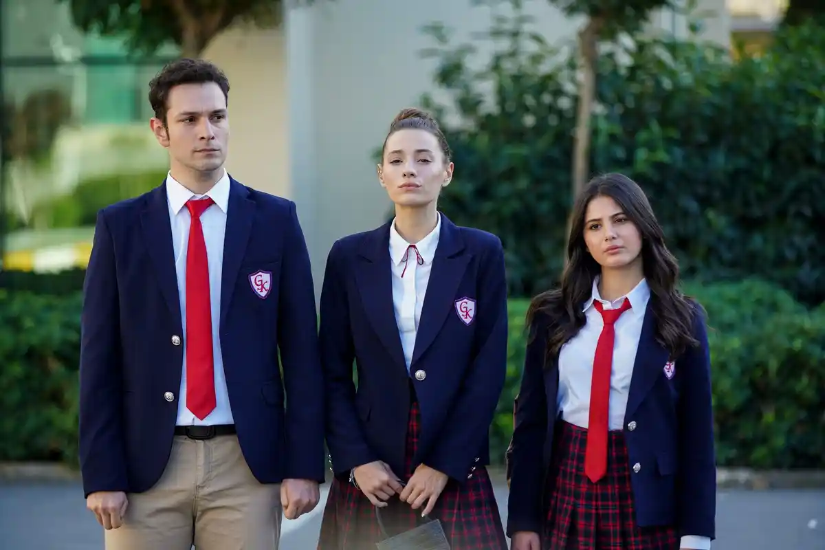 "Ouve-me": A "Elite" Turca sobre Bullying e Investigação numa Escola de Crueldade Extrema