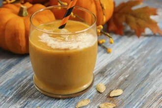 Ideia para um Pequeno-Almoço de Outono: Smoothie de Abóbora com Café – Uma Bebida Nutritiva