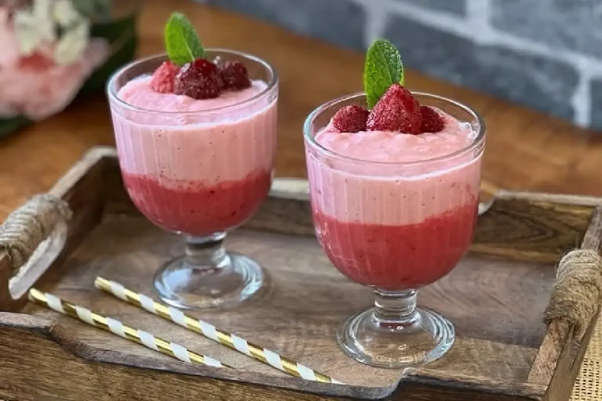 Smoothie Bicolor: Refresque seus Dias com uma Receita Nutritiva e Fácil