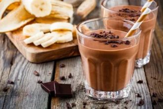 Smoothie de Chocolate com Aveia: Uma Receita Cremosa e Saudável em 2 Minutos
