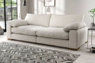 Adeus aos Sofás-Cama e Rígidos: O Sofá Teddy, a Tendência Mais Confortável e Moderna de 2025