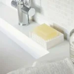 A Nova Tendência Elegante que Substitui o Saboneteiro nos Banheiros