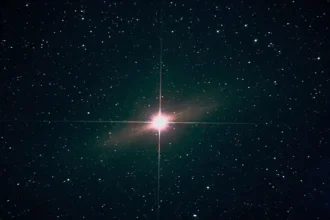 Astrónomos Descobrem um Tipo Raro de Estrela, Revelado Desde 1930: O Que Torna a SN 2023zkd Especial