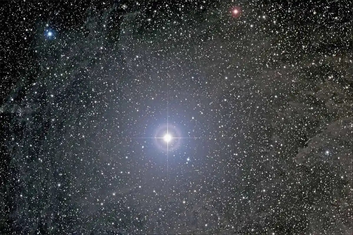 Astrónomos Descobrem um Tipo Raro de Estrela, Revelado Desde 1930: O Que Torna a SN 2023zkd Especial