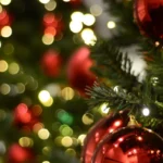 Adeus ao Vermelho e Verde no Natal: As Cores que Serão Tendência em 2025