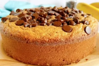 Torta de Banana com Gotas de Chocolate com Apenas 15 Colheres: Perfeita para Acompanhar o Teu Café