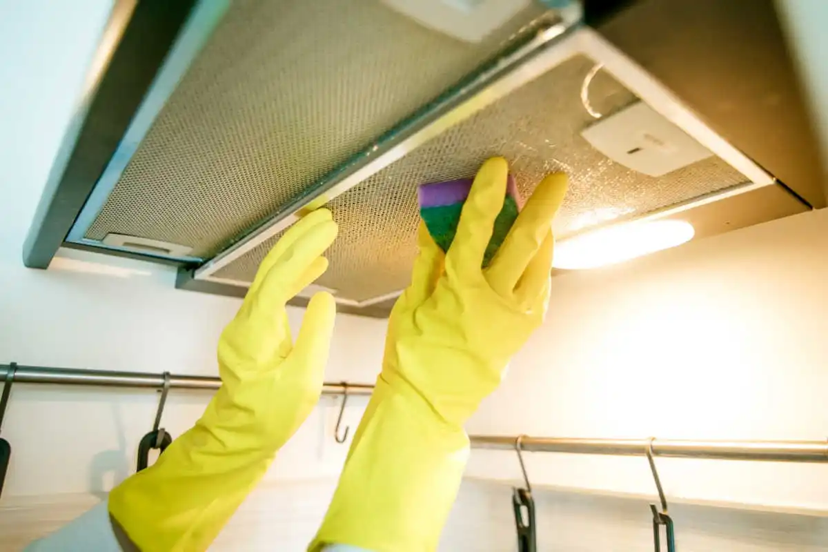 Como acabar com o cheiro a fritos em casa e na roupa de forma eficaz