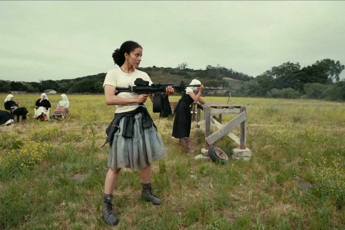 “Uma Batalha Atrás da Outra”: A estreia de ação mais intensa de 2025