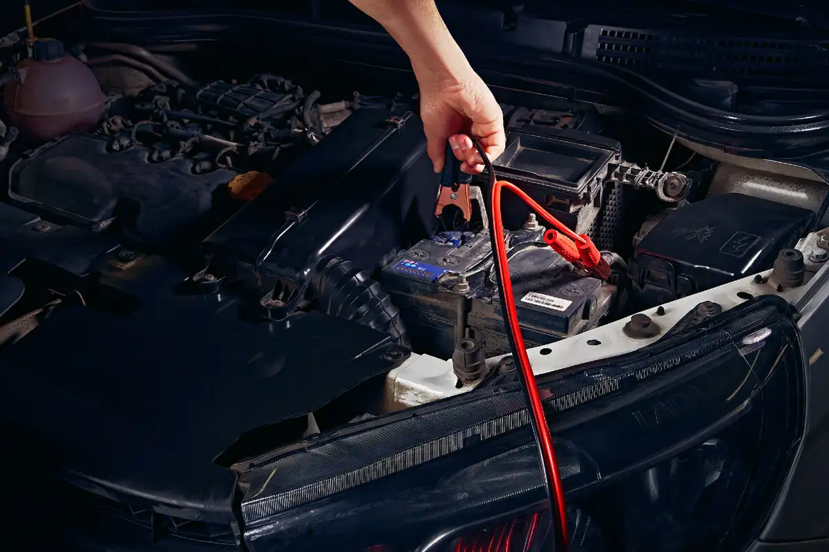 O que fazer se a bateria do carro descarregou: guia completo e rápido para resolver na hora