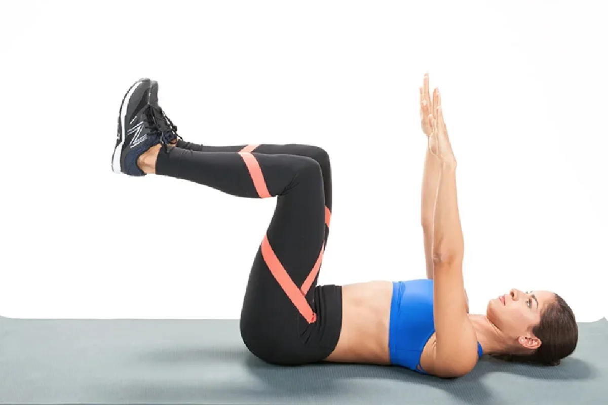 Exercícios que podes fazer em casa para marcar o core, queimar gordura e definir a cintura