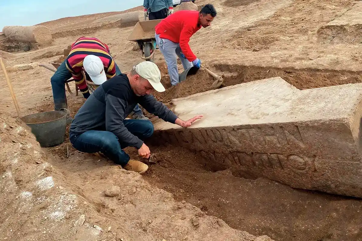 Mistério Desvendado: Análise Revela que Cidade Egípcia Antiga Não Foi Devastada por Peste