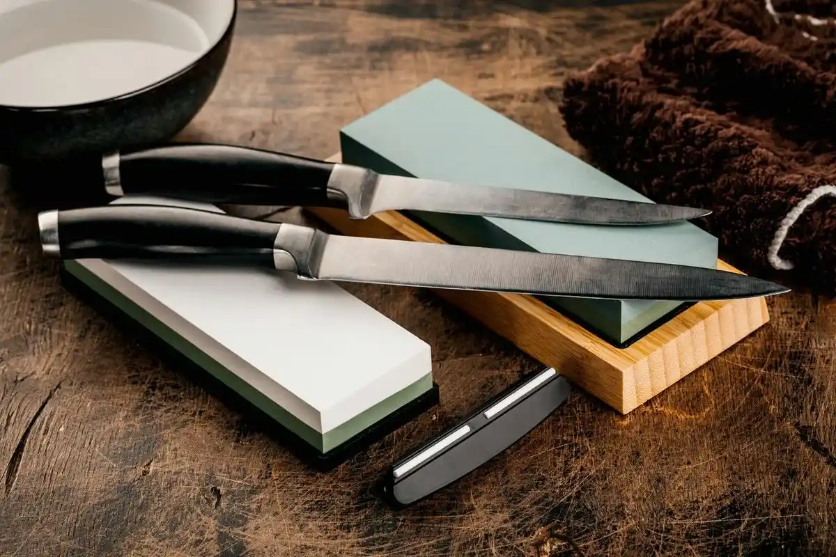 Cortar cebola sem chorar: o truque infalível confirmado pela ciência