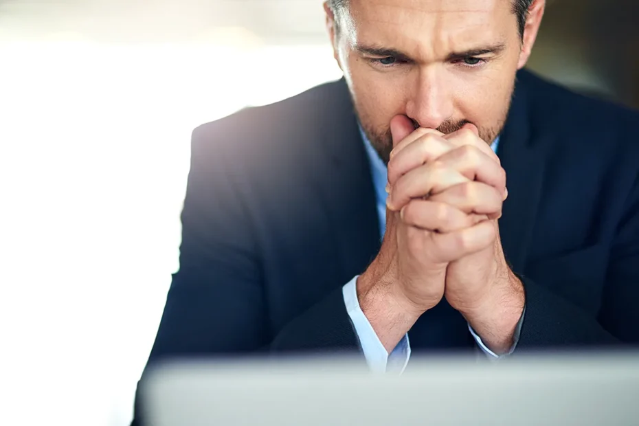 Por Que Pessoas Inteligentes Tomam Decisões Estúpidas?