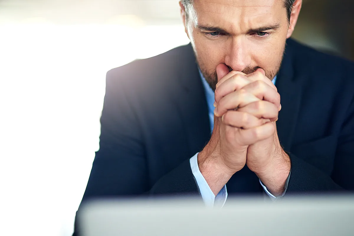 Por Que Pessoas Inteligentes Tomam Decisões Estúpidas?