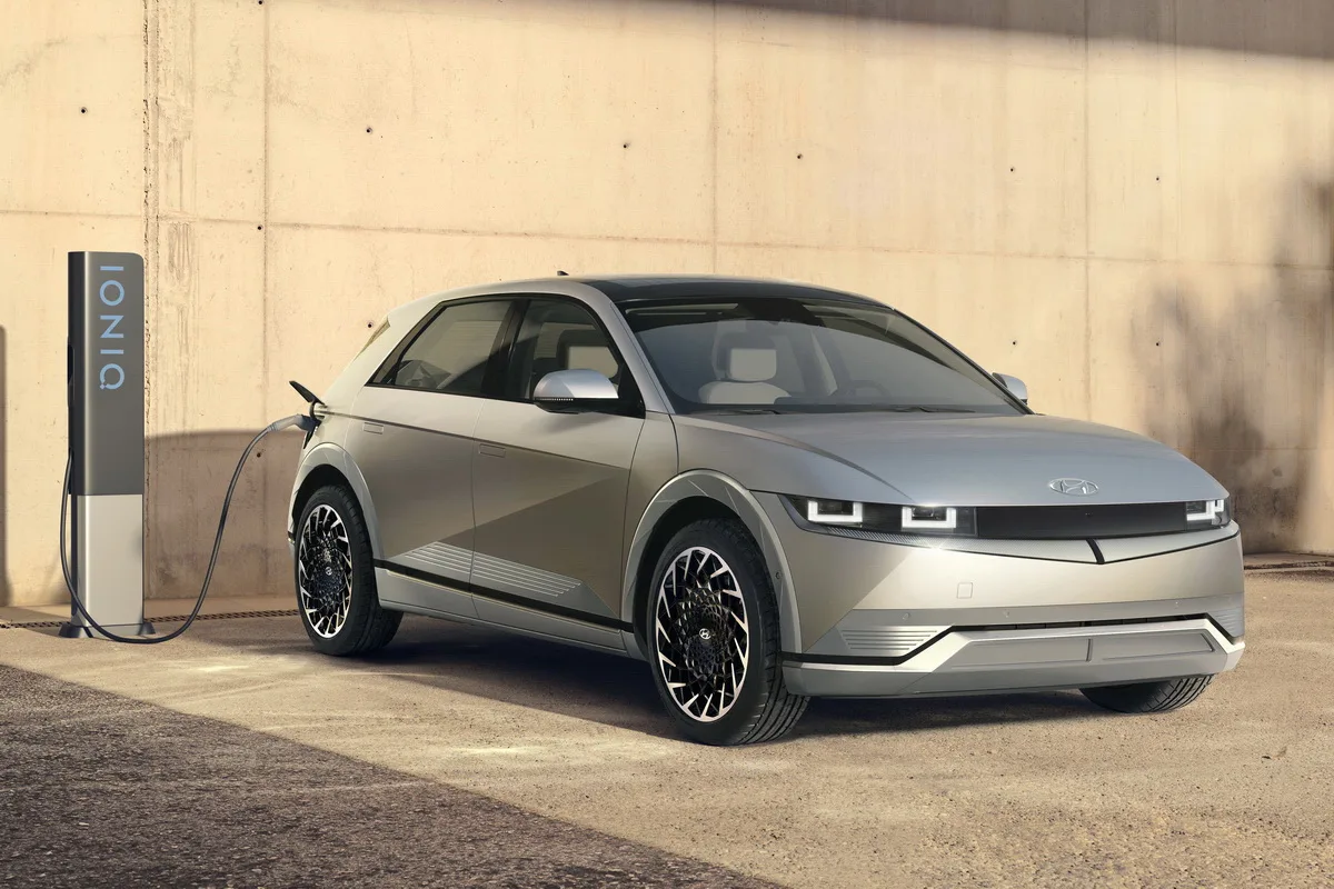 Os 5 elétricos que não têm medo do inverno (e que te levam a casa mesmo com neve até aos joelhos)