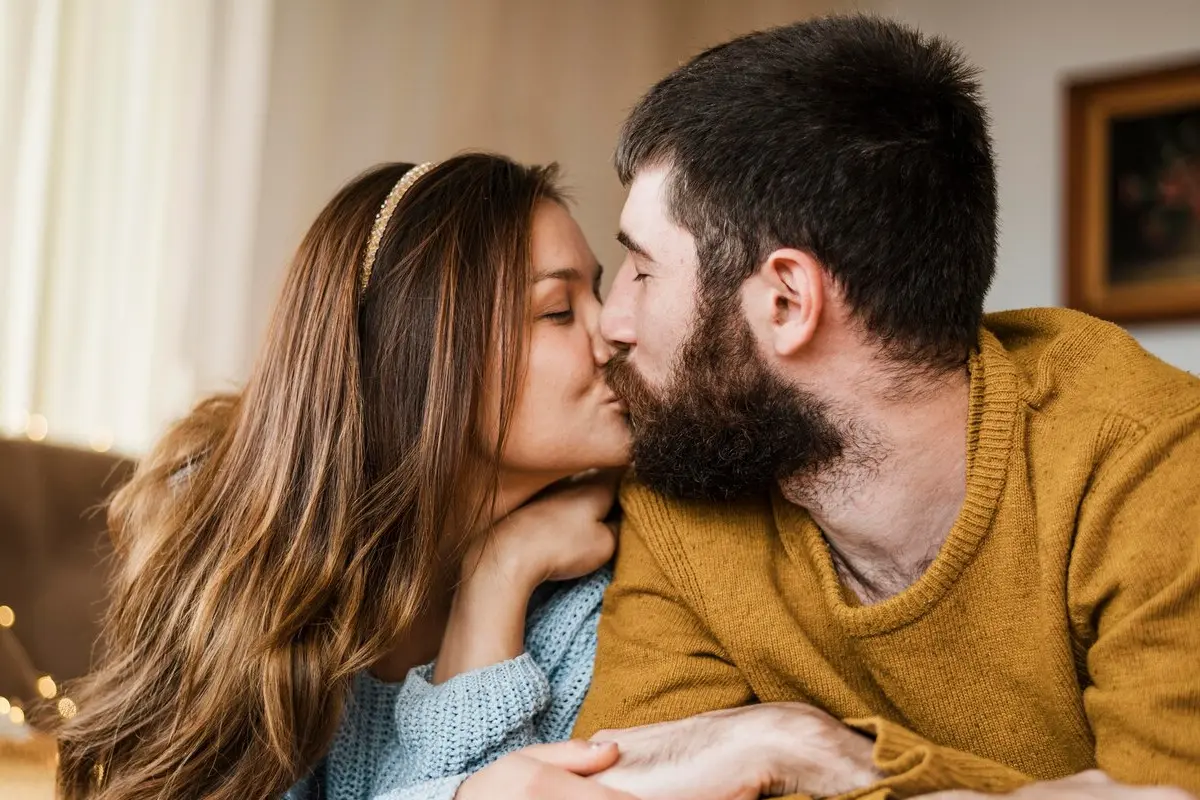 Beijar um cão pode ser mais higiénico do que beijar um homem com barba