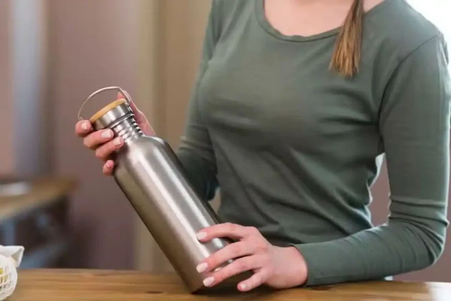 Como eliminar o cheiro a humidade da garrafa de água com três ingredientes simples