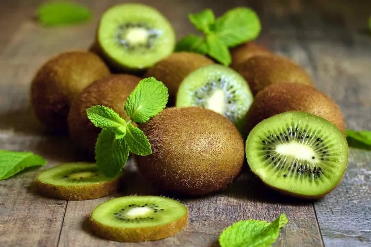 O truque simples para os kiwis durarem mais na geladeira sem estragar