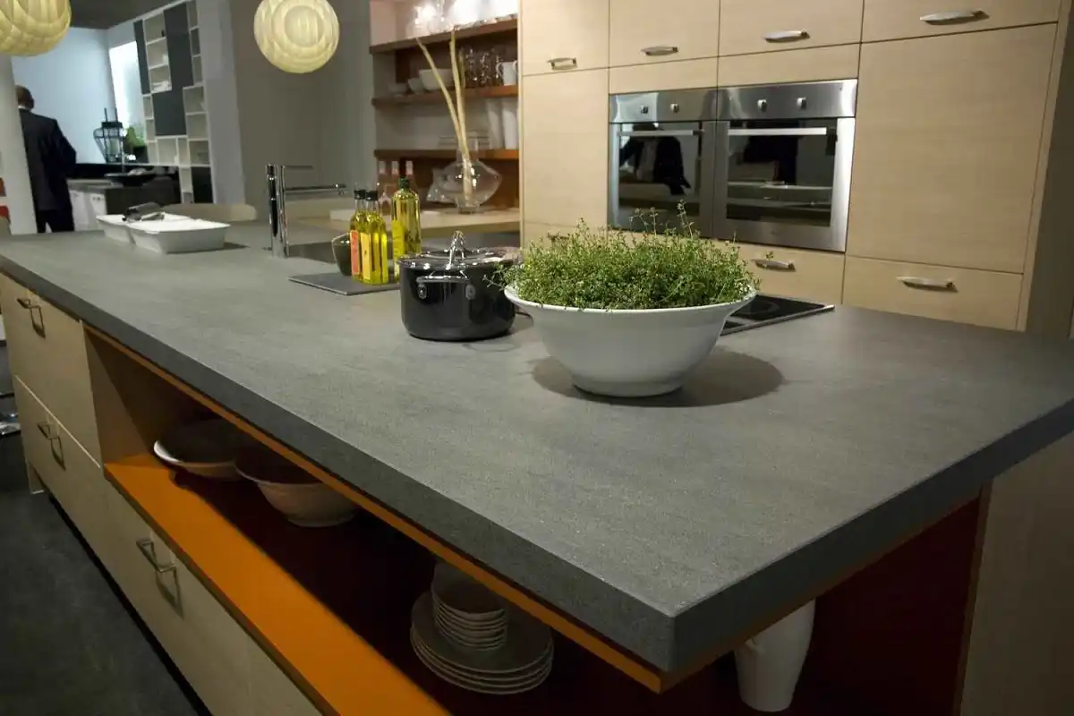 Nem Madeira Nem Mármore: O Material que Será Tendência nas Cozinhas Modernas em 2026