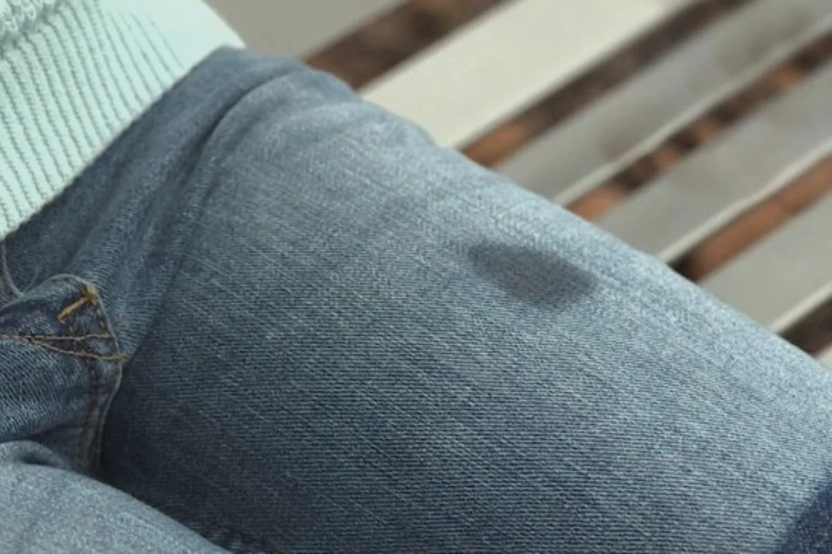 A mancha de óleo que parecia eterna desaparece por completo com este único truque que nunca falha