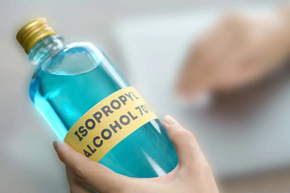 O risco de marcador no papel de parede que parecia impossível de tirar desaparece em minutos com este truque de dois ingredientes apenas