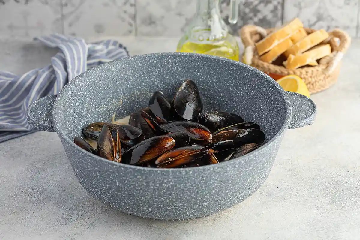 O segredo para mexilhões sempre macios e saborosos: nunca deites água na panela