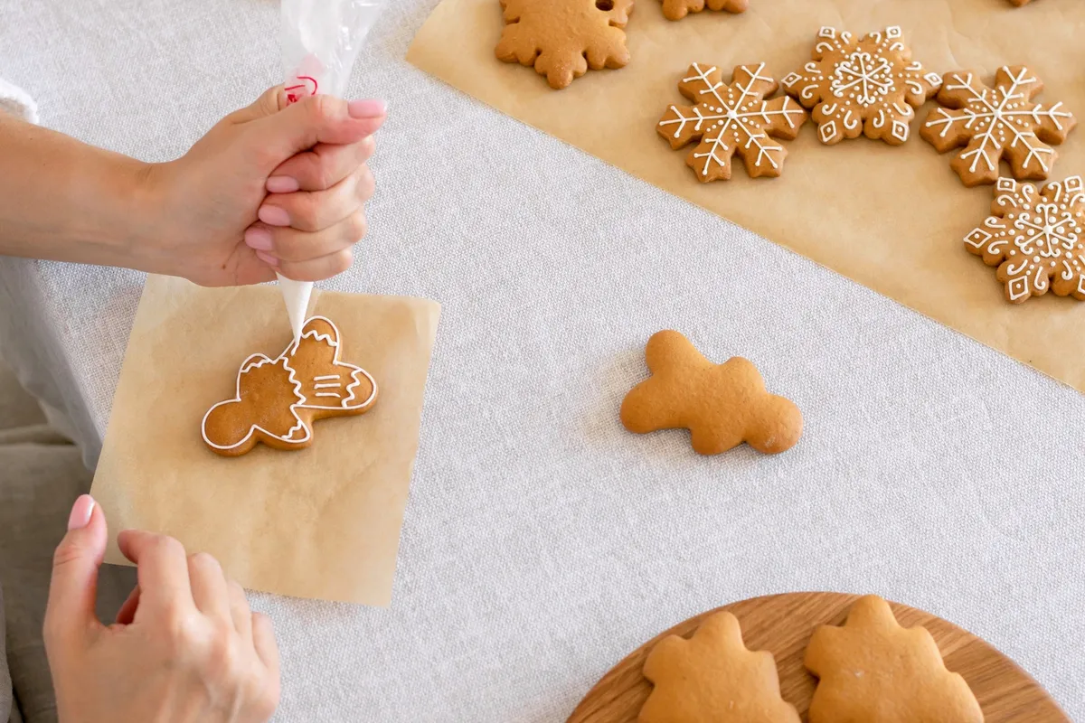 Como fazer bolachas natalícias clássicas: tradição e aroma na sua cozinha