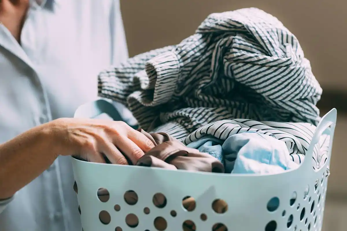 Quantas vezes deves mesmo lavar o pijama? A resposta dos microbiologistas é brutal e ninguém quer ouvir