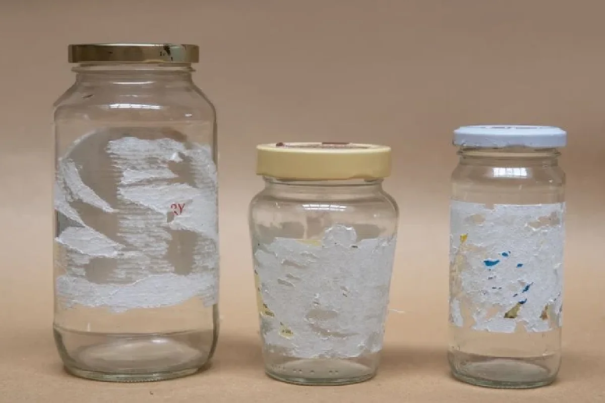 O método caseiro mais simples para remover etiquetas de frascos de vidro