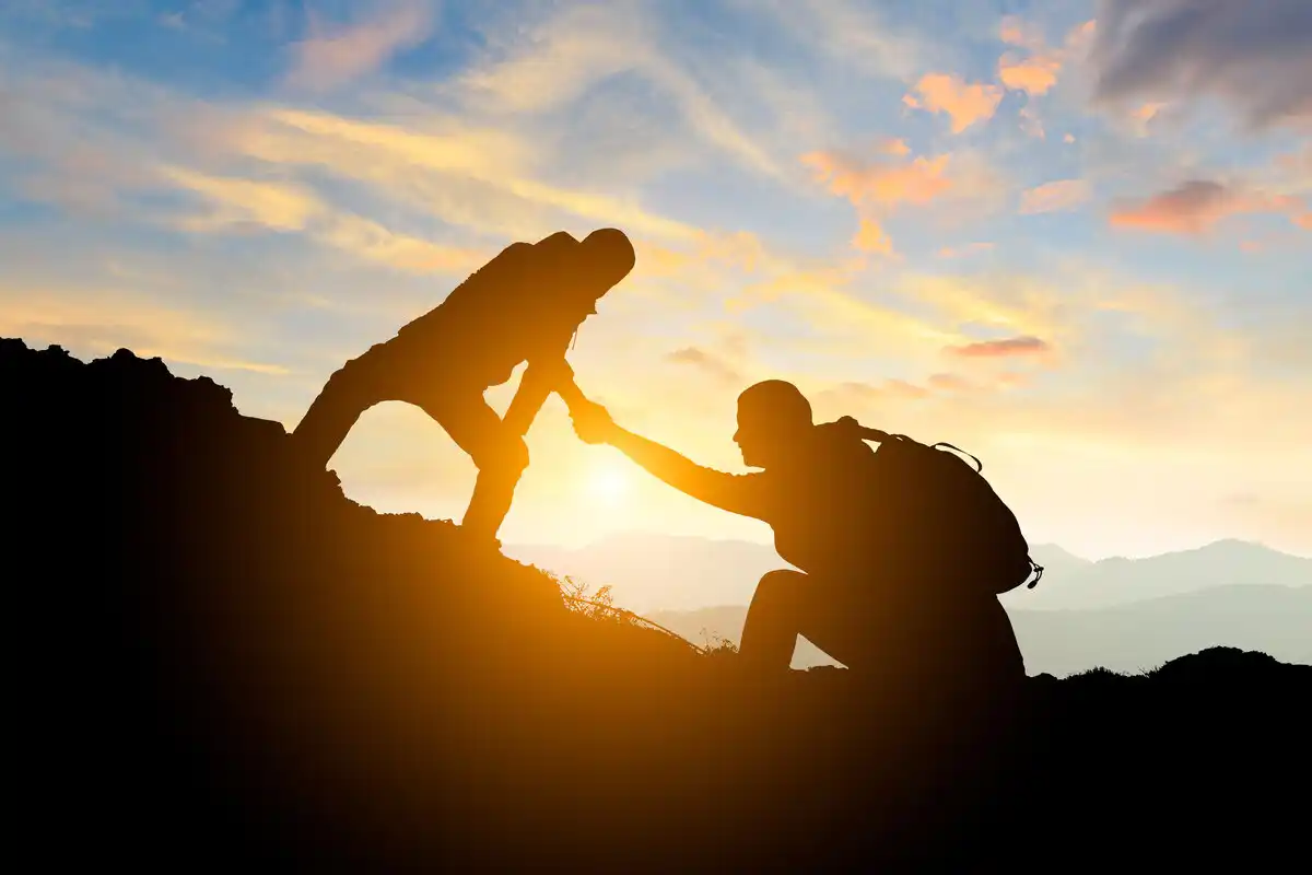 O Que é a Síndrome do Superajudante e Como Afeta a Vida e o Trabalho