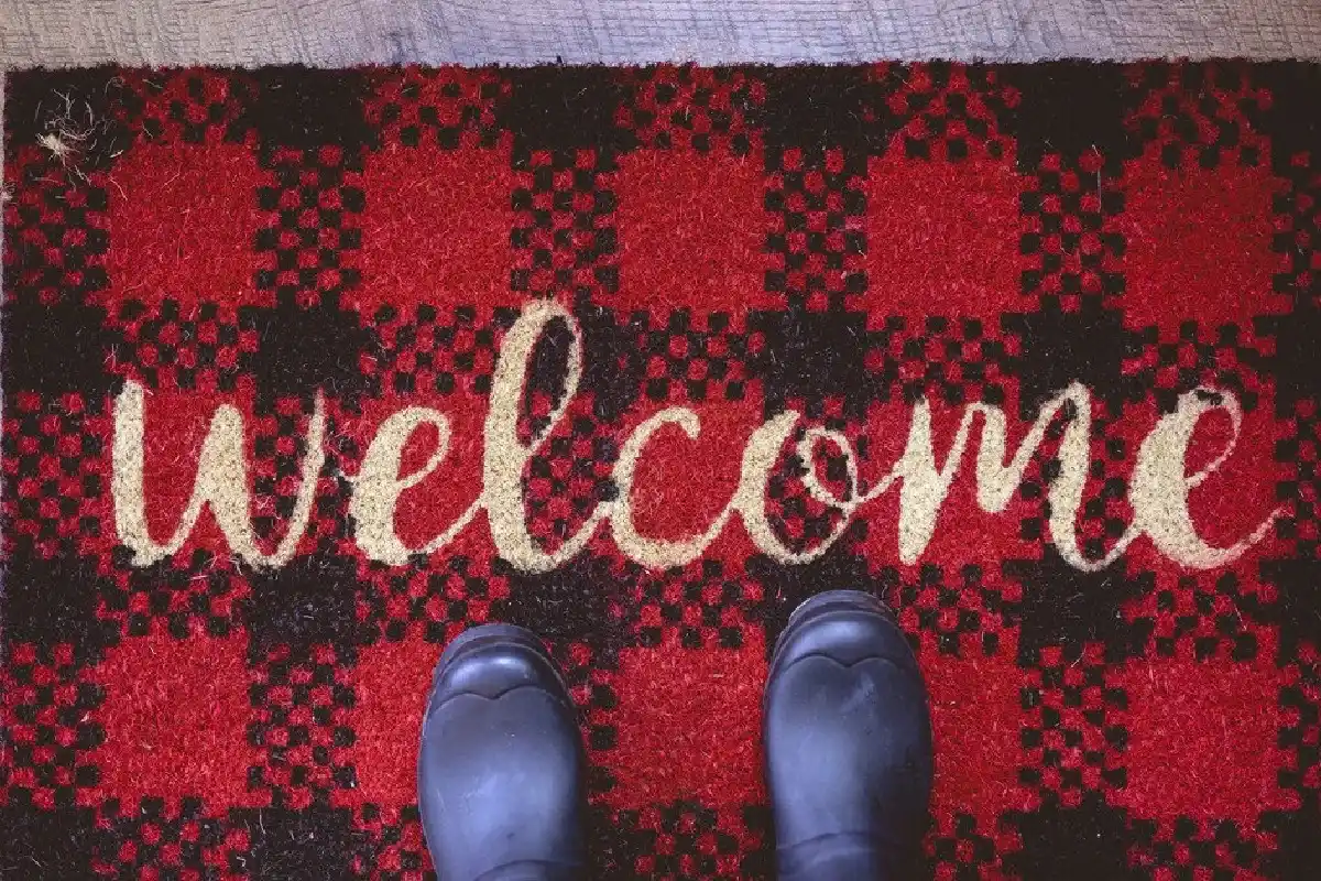 O truque genial para nunca mais ter o chão molhado à entrada de casa