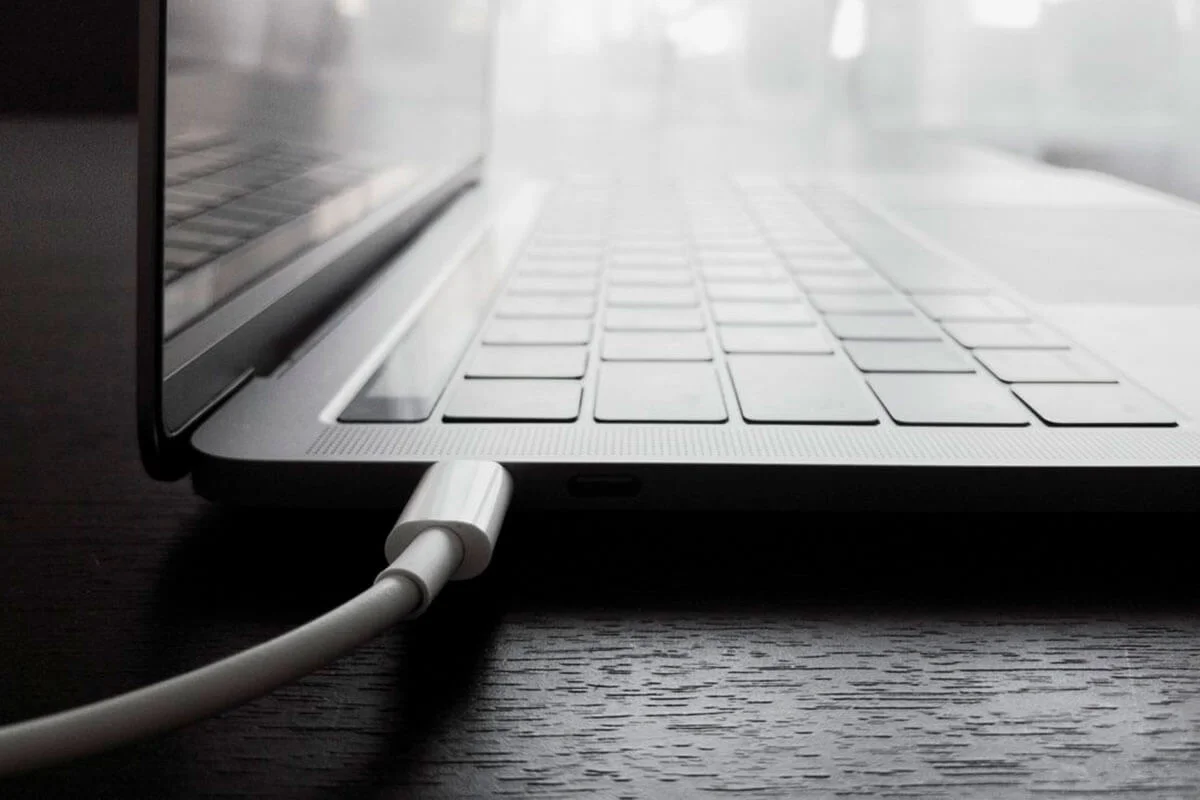 Por Que os MacBooks da Apple Agora Têm Apenas USB-C